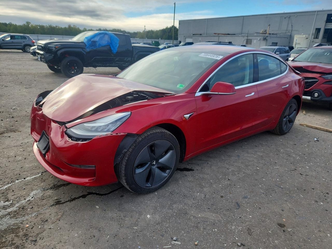 Vue de 2018 TESLA MODEL 3, angle 1