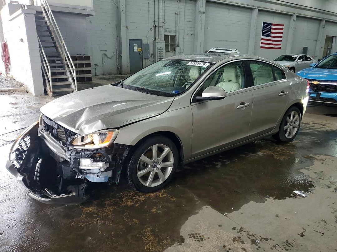 Vista de 2016 VOLVO S60 PREMIER, ángulo 1