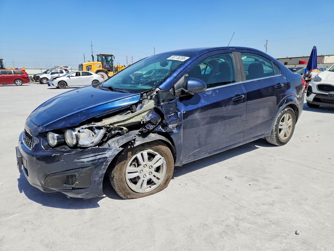 Вид 2015 CHEVROLET SONIC LT, угол 1