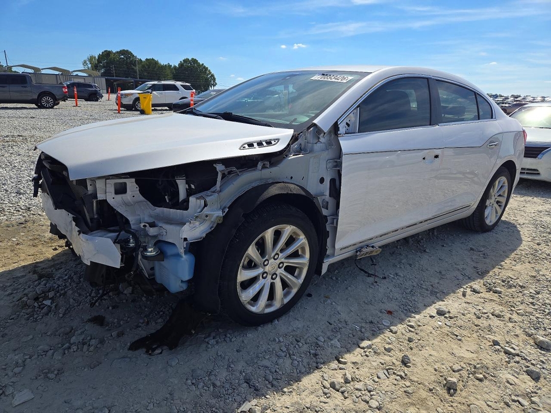Vue de 2015 BUICK LACROSSE, angle 1