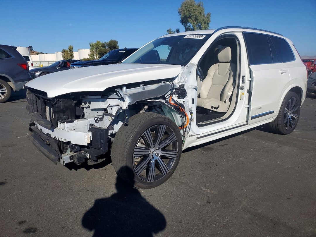 Вид 2024 VOLVO XC90 PLUS, угол 1