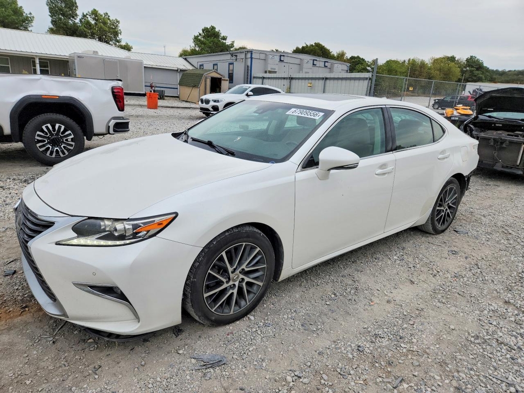 Vue de 2016 LEXUS ES 350, angle 1