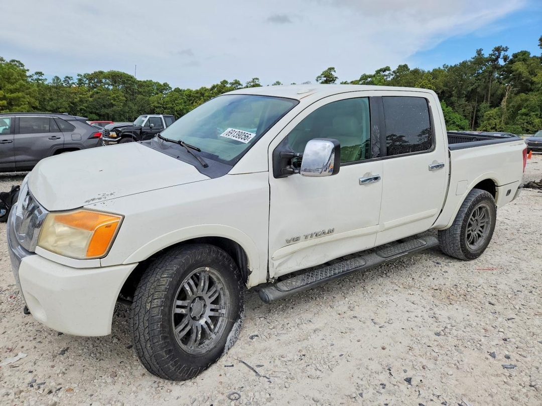 Вид 2011 NISSAN TITAN SV, угол 1