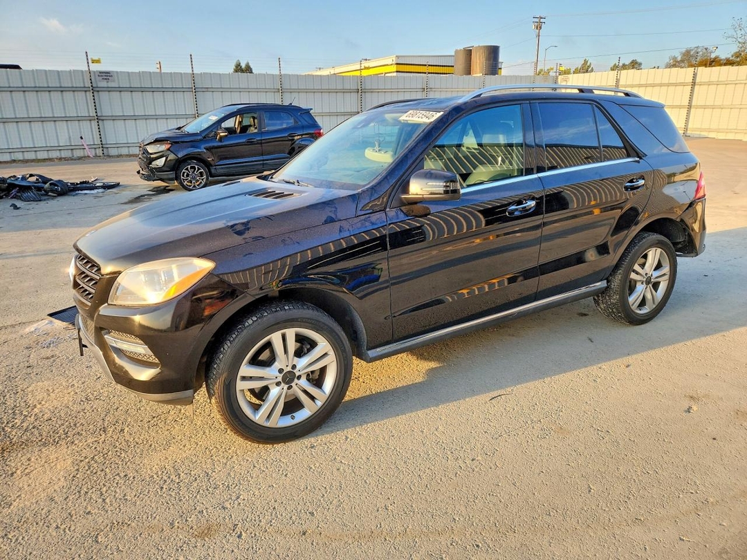 منظر 2015 MERCEDES-BENZ ML 350 4MATIC، زاوية 1