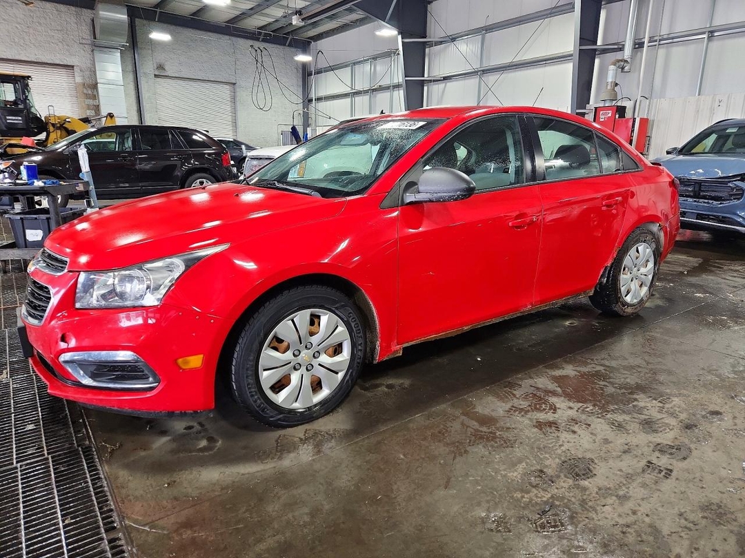 Вид 2015 CHEVROLET CRUZE LS, угол 1