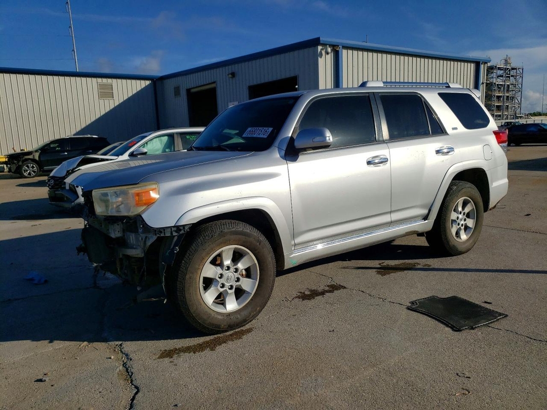 Vue de 2011 TOYOTA 4RUNNER SR5, angle 1