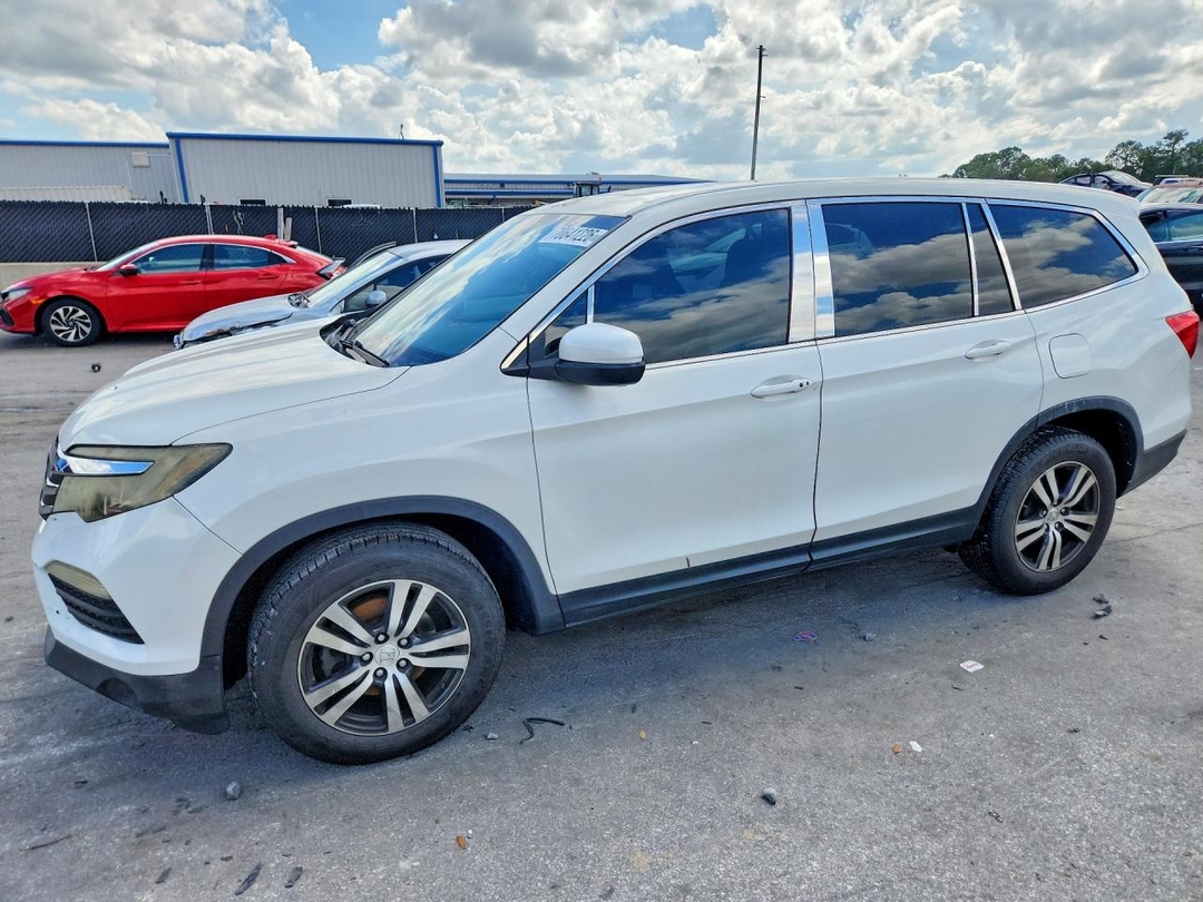 Vue de 2016 HONDA PILOT EXL, angle 1