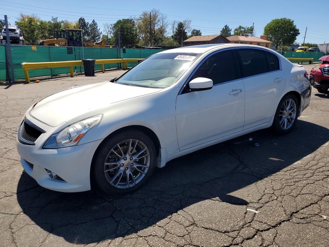 Вид 2011 INFINITI G37 SEDAN JOURNEY, угол 1