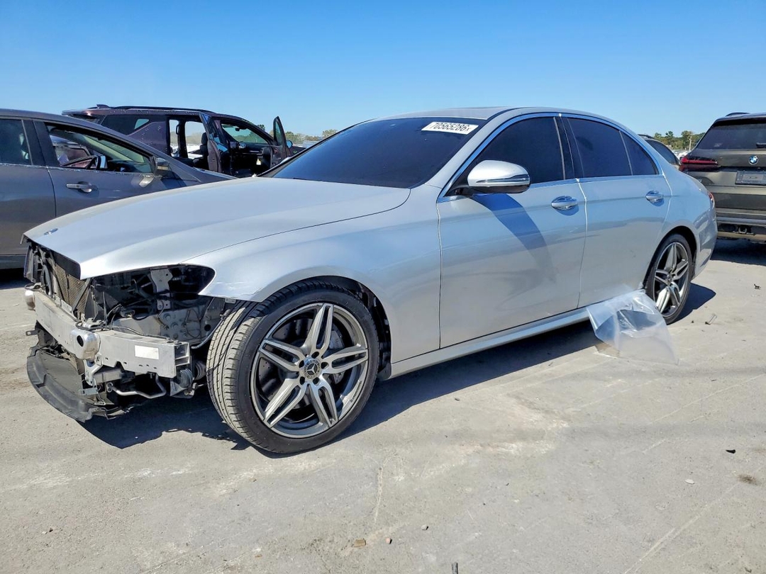 Vedere 2018 MERCEDES-BENZ E 300, unghi 1