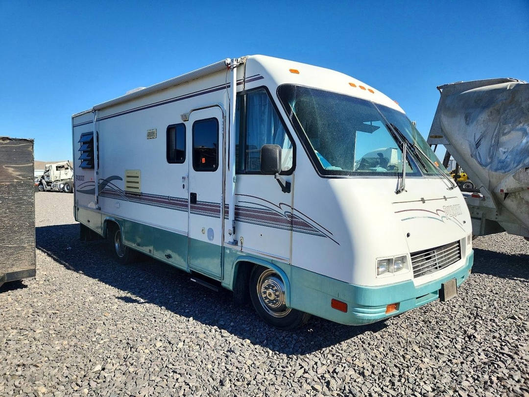 Vue de 1997 CHEVROLET P30 - RV, angle 1