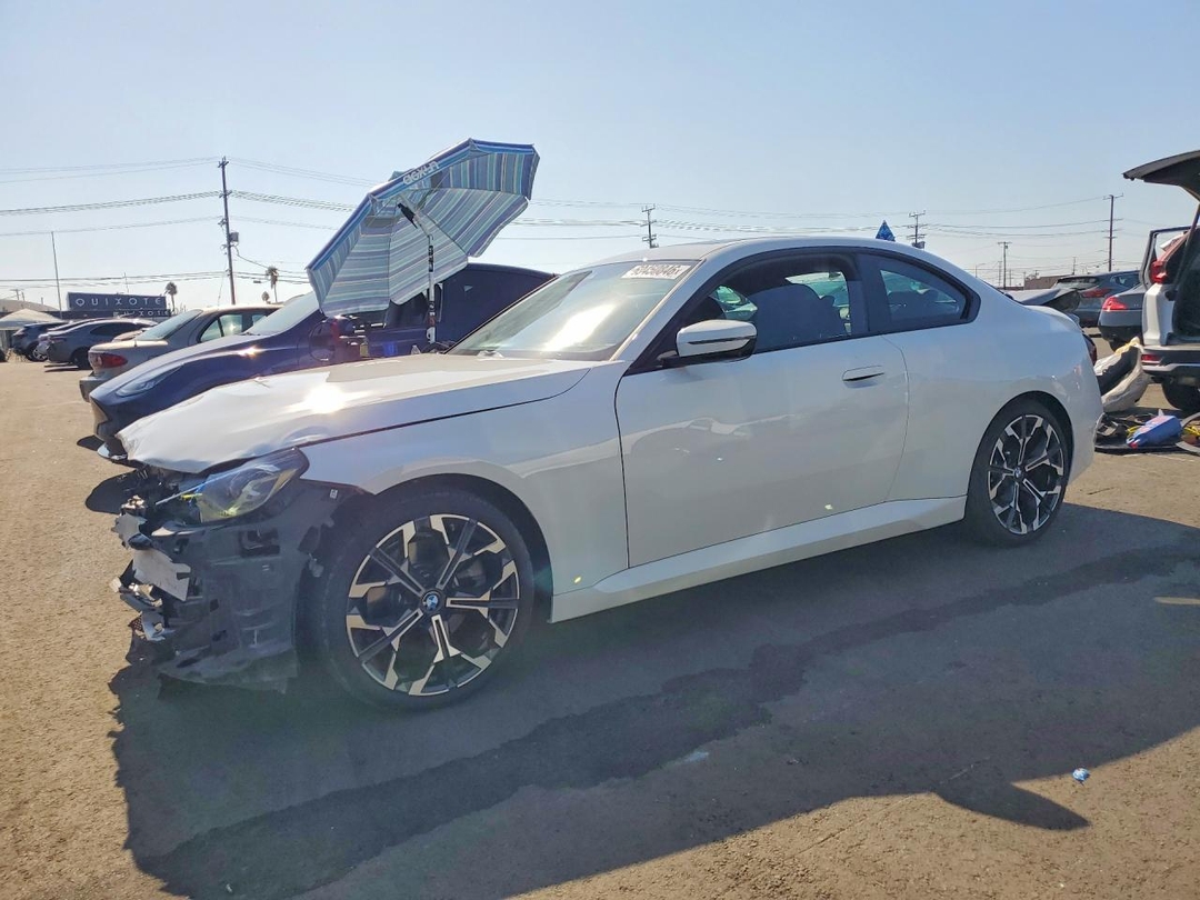 Vue de 2026 BMW 230I, angle 1
