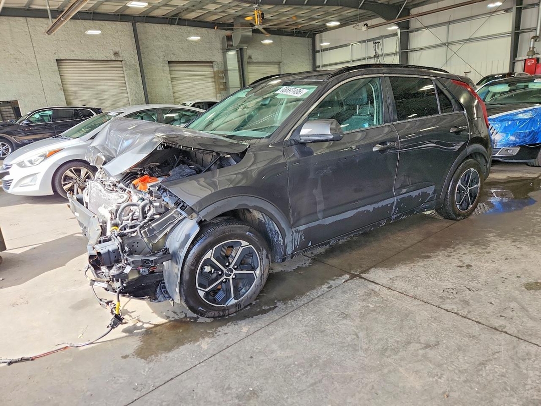 Vue de 2023 KIA NIRO LX, angle 1