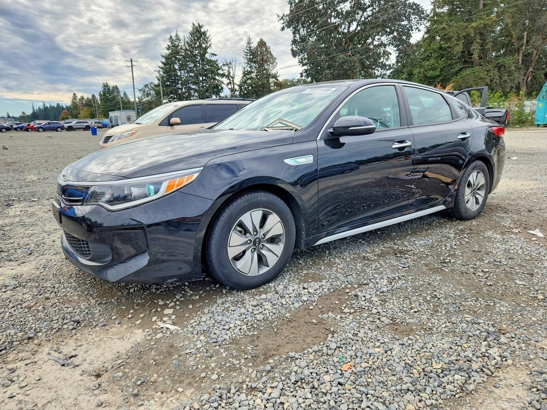 Vue de 2017 KIA OPTIMA HYBRID, angle 1