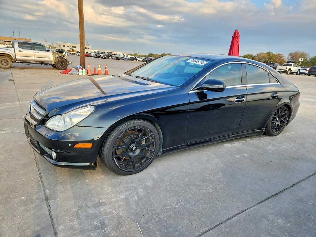 Вид 2010 MERCEDES-BENZ CLS 550, угол 1