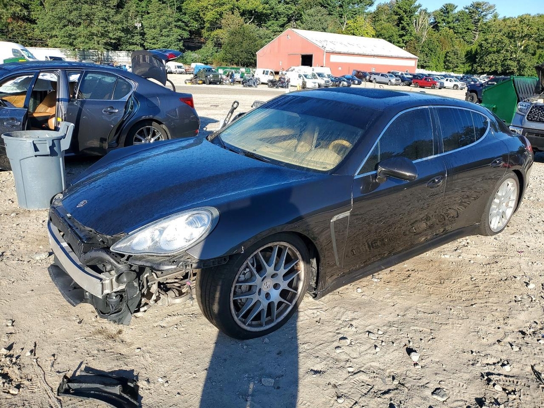 Vue de 2010 PORSCHE PANAMERA S, angle 1