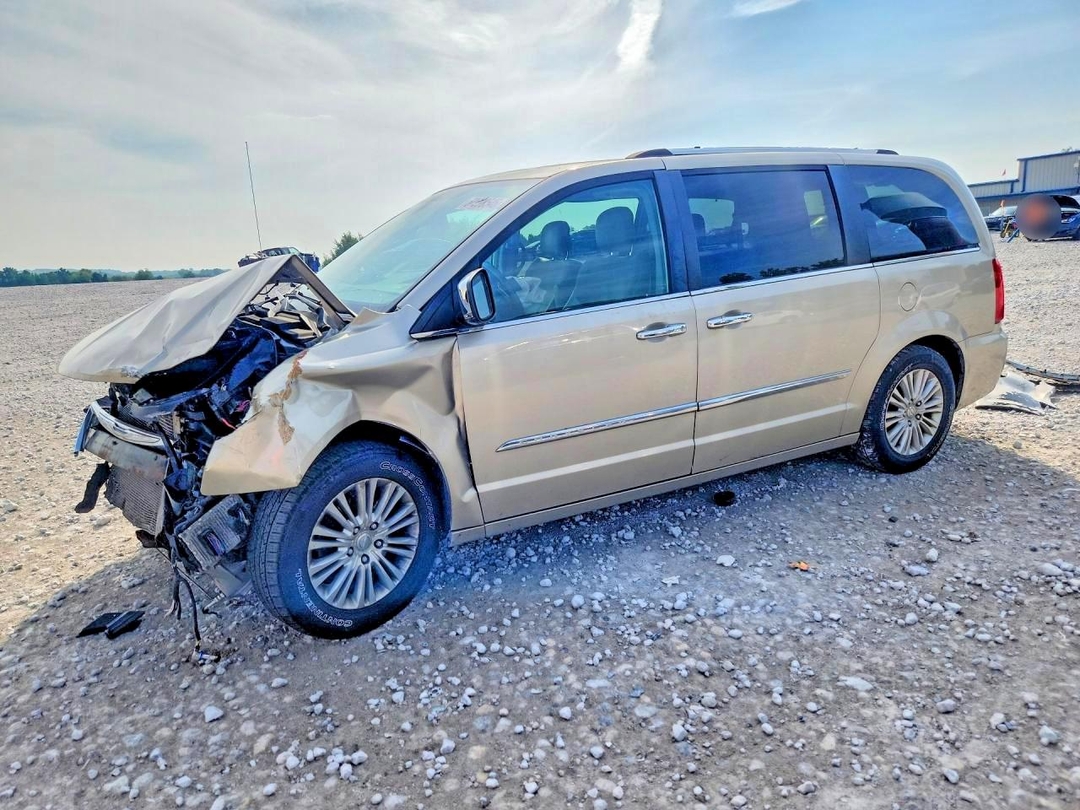 منظر 2012 CHRYSLER TOWN &amp; COUNTRY LIMITED، زاوية 1