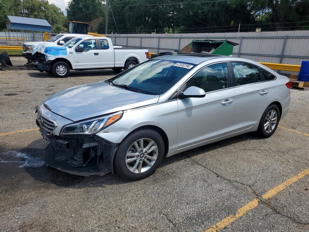 Vue de 2015 HYUNDAI SONATA SE, angle 1