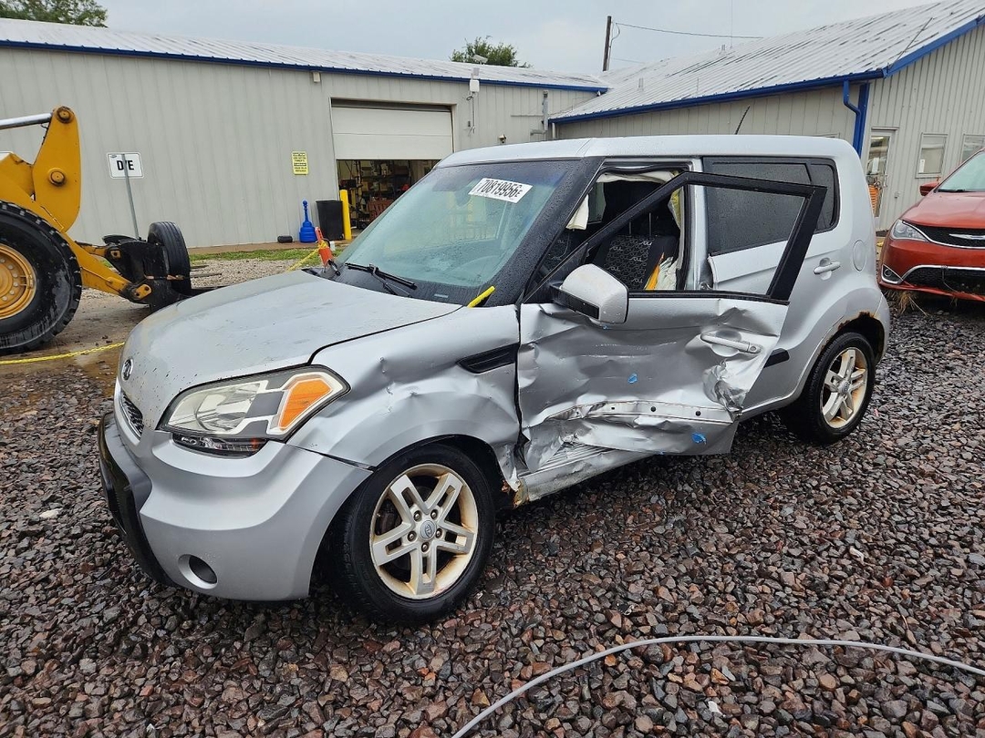 Vue de 2011 KIA SOUL +, angle 1