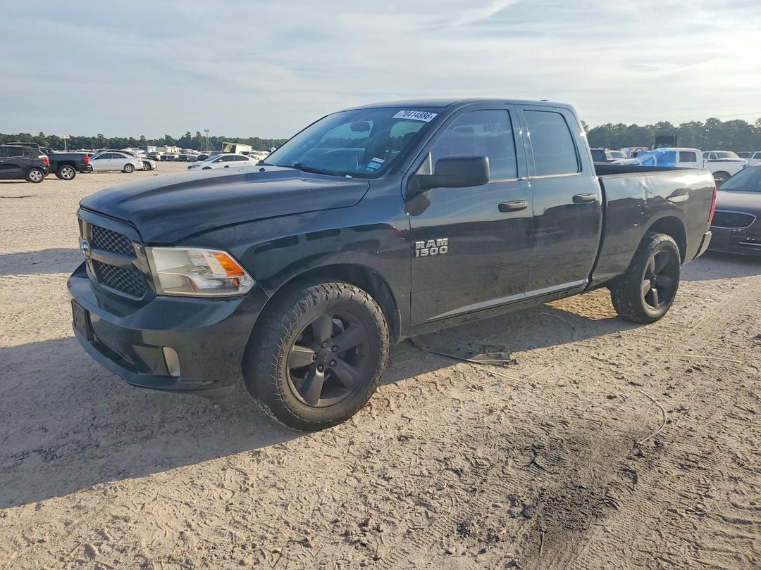 منظر 2014 RAM 1500 ST، زاوية 1
