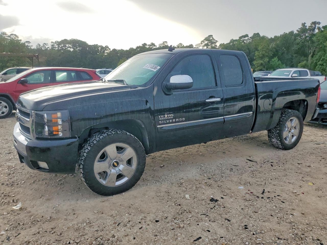 منظر 2011 CHEVROLET SILVERADO C1500 LT، زاوية 1