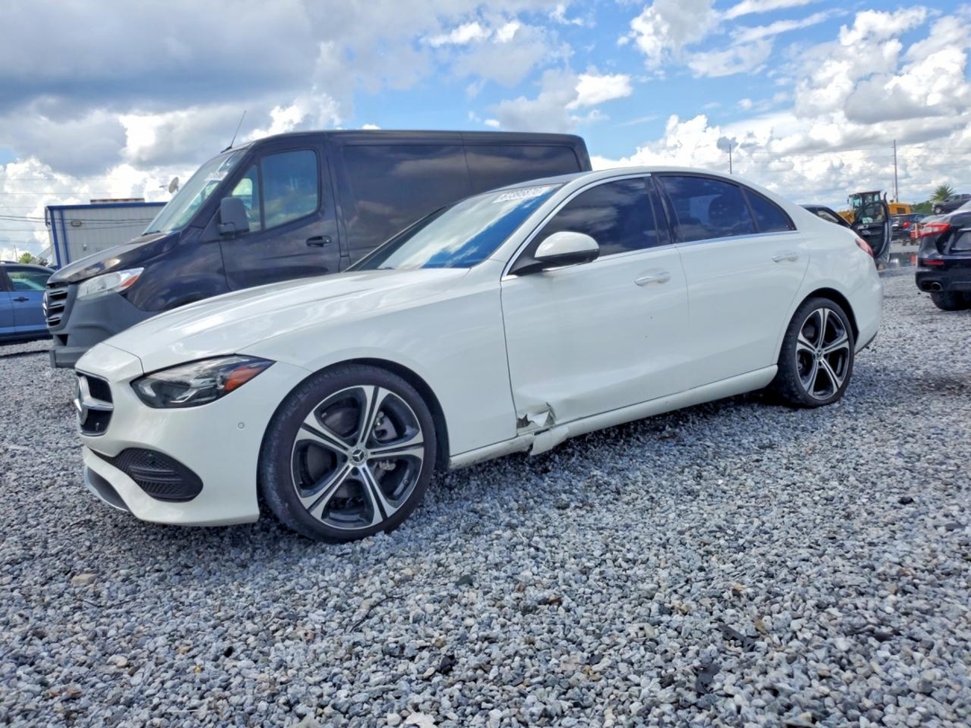 Vista de 2022 MERCEDES-BENZ C 300, ángulo 1