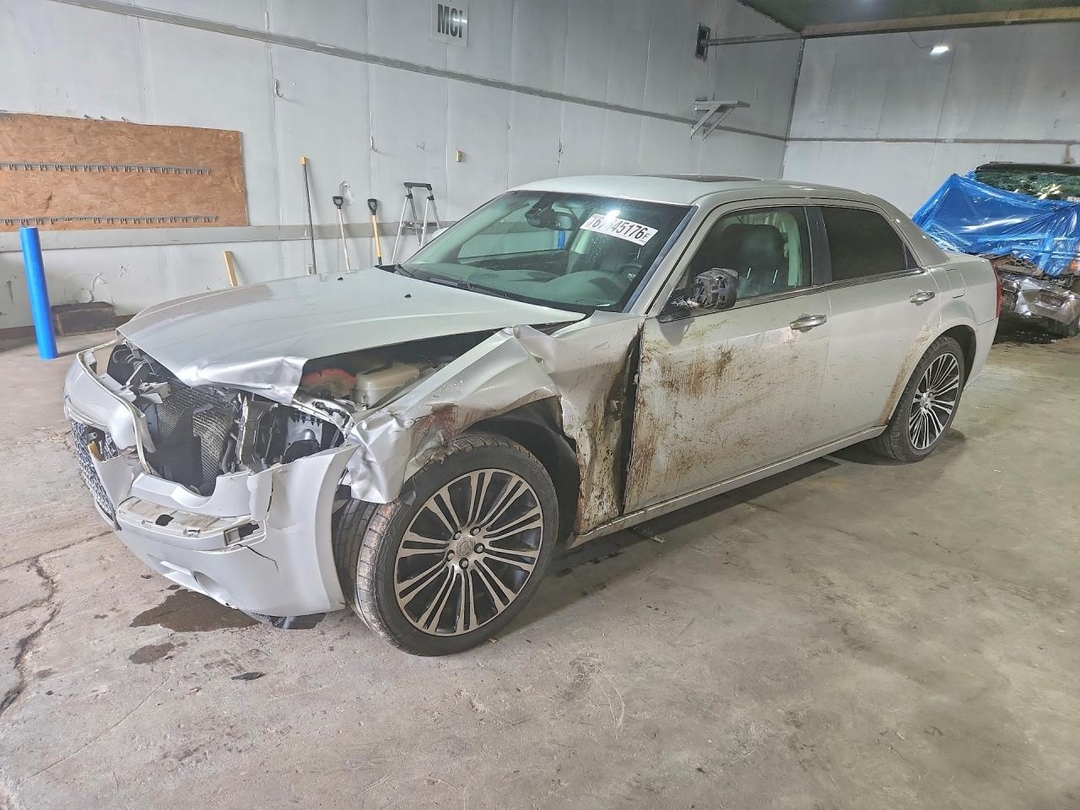 Vista de 2010 CHRYSLER 300 S, ángulo 1