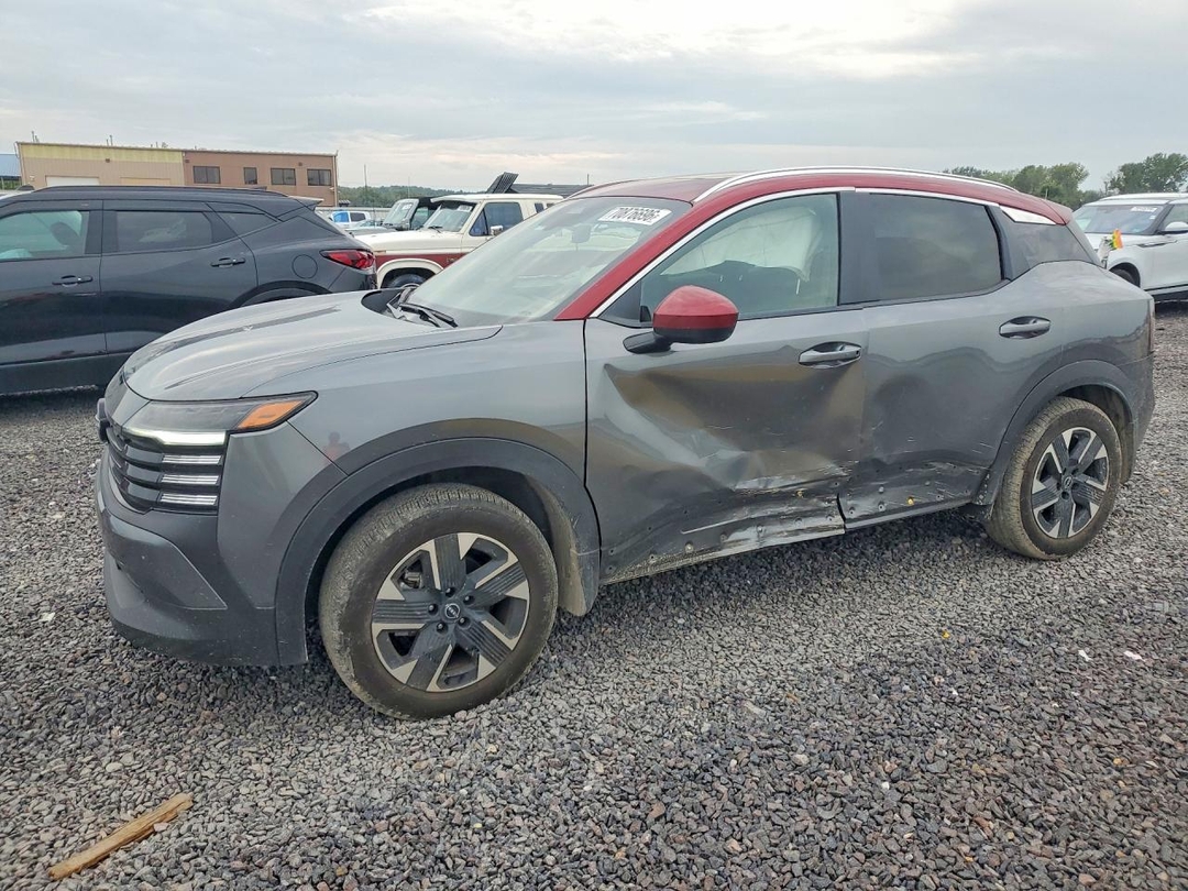 Vue de 2025 NISSAN KICKS SV, angle 1