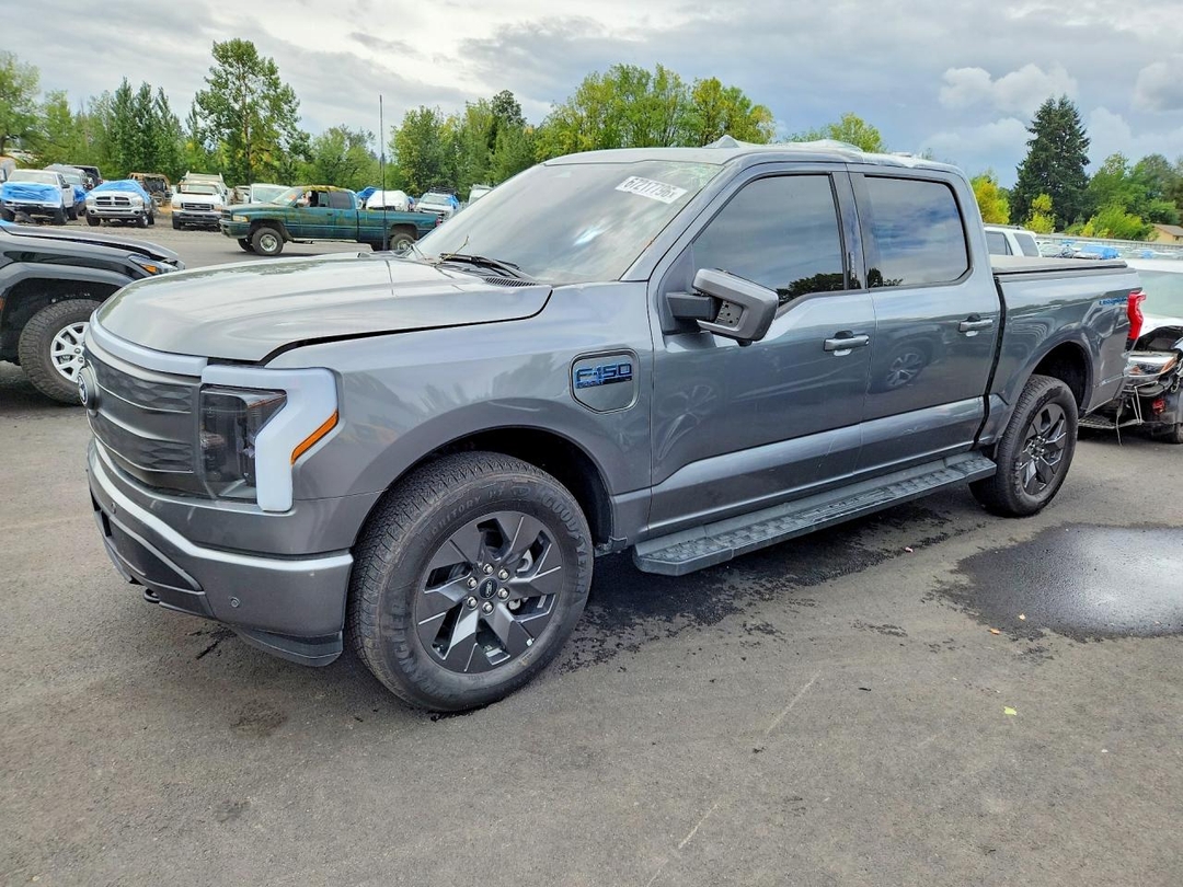 Vue de 2024 FORD F150 LIGHTNING LARIAT, angle 1