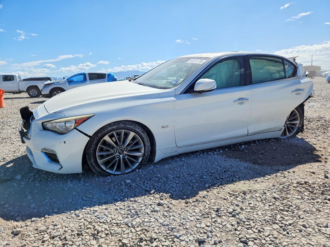 Вид 2018 INFINITI Q50 3.0T LUXE, угол 1