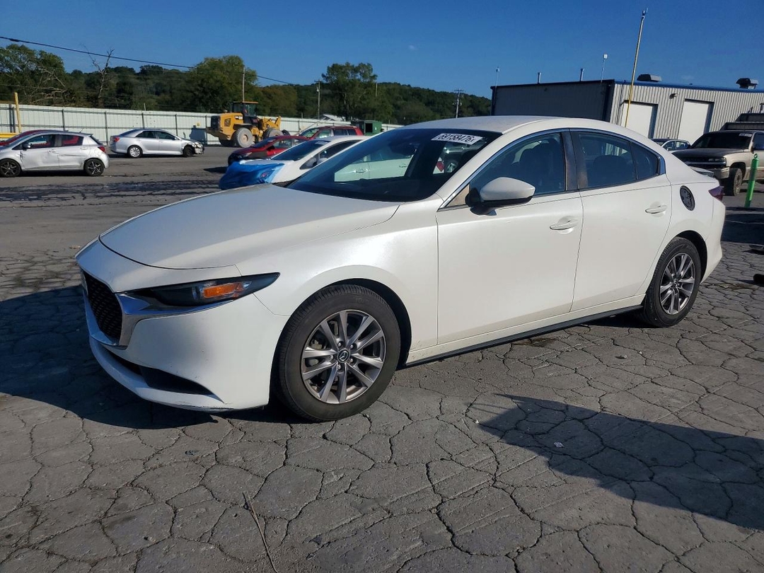 Vista de 2021 MAZDA 3, ángulo 1