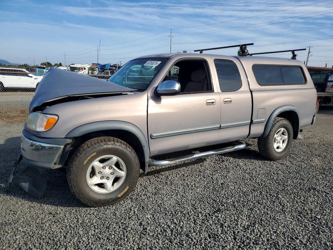 Vue de 2001 TOYOTA TUNDRA SR5, angle 1