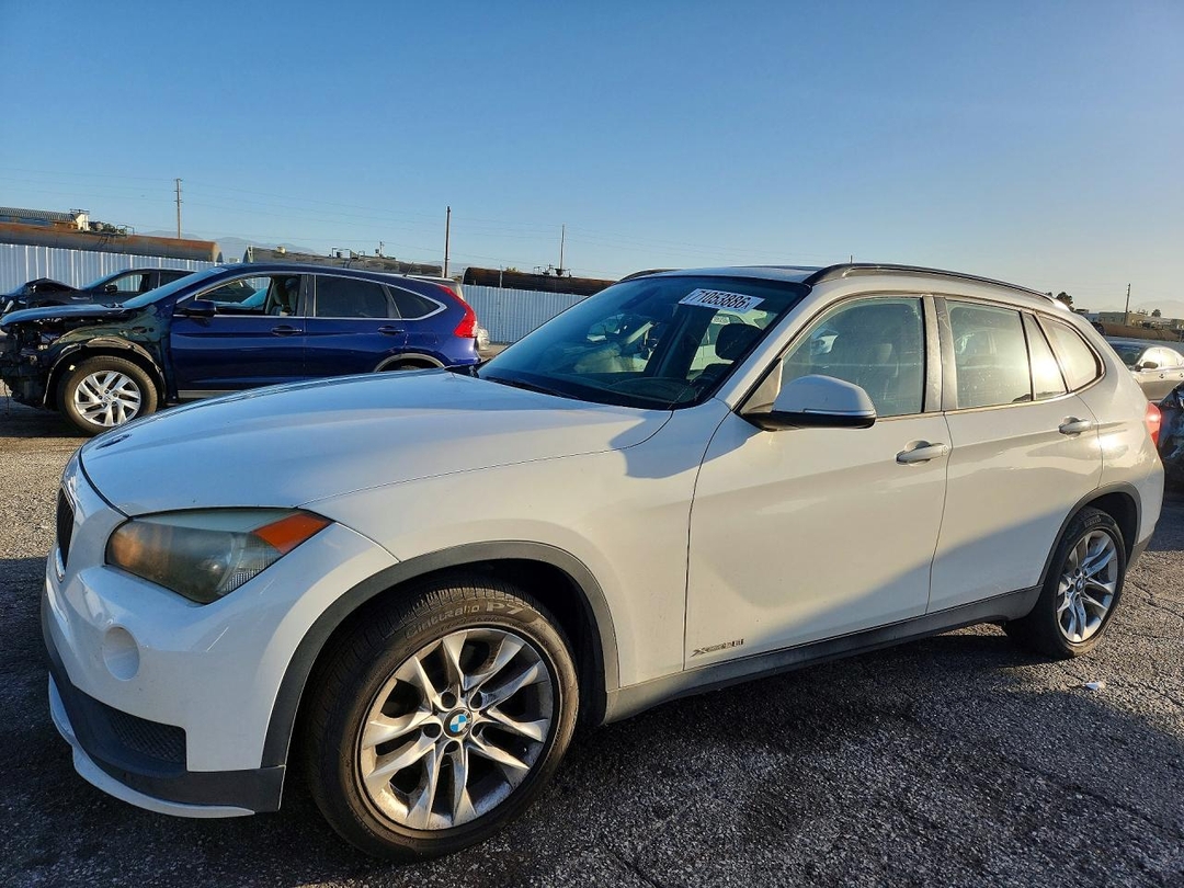 منظر 2015 BMW X1 XDRIVE28I، زاوية 1