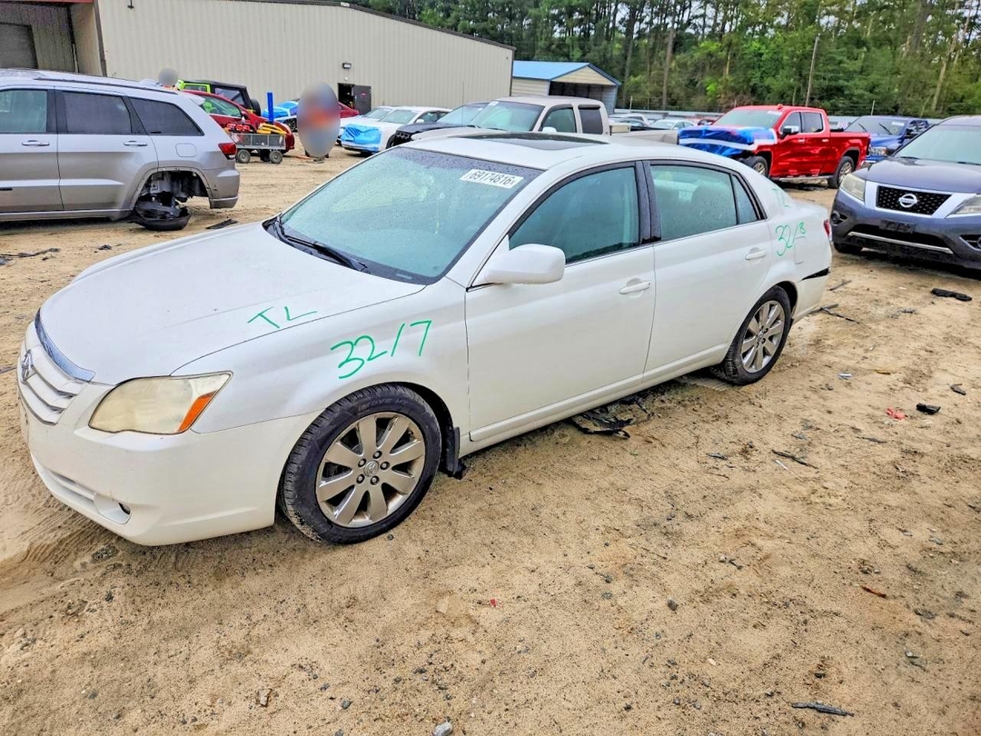 منظر 2007 TOYOTA AVALON XLS، زاوية 1