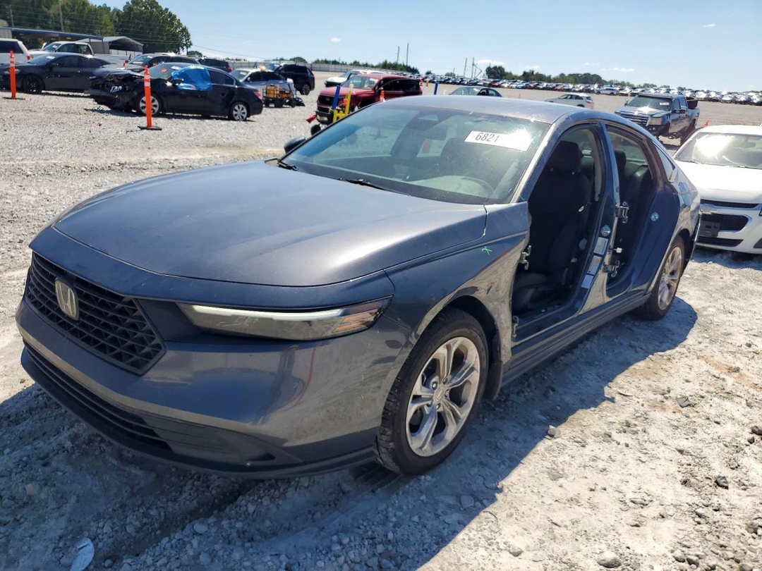 Vue de 2025 HONDA ACCORD LX, angle 1