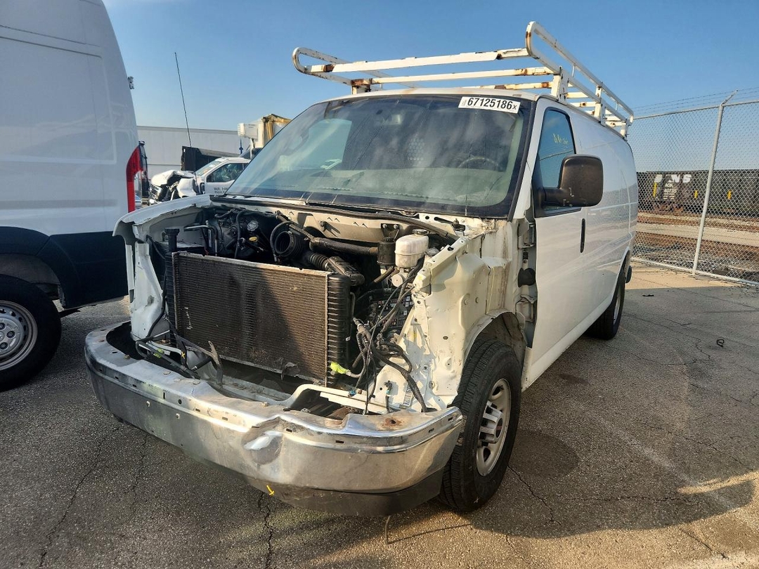 Вид 2018 GMC SAVANA G2500, угол 1