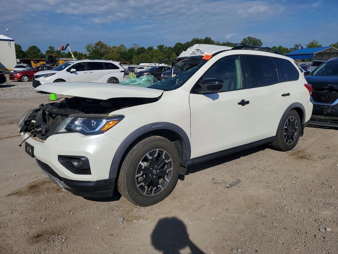 Vue de 2020 NISSAN PATHFINDER SL, angle 1