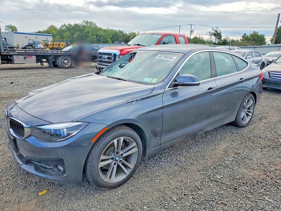 Вид 2017 BMW 330 XIGT, угол 1