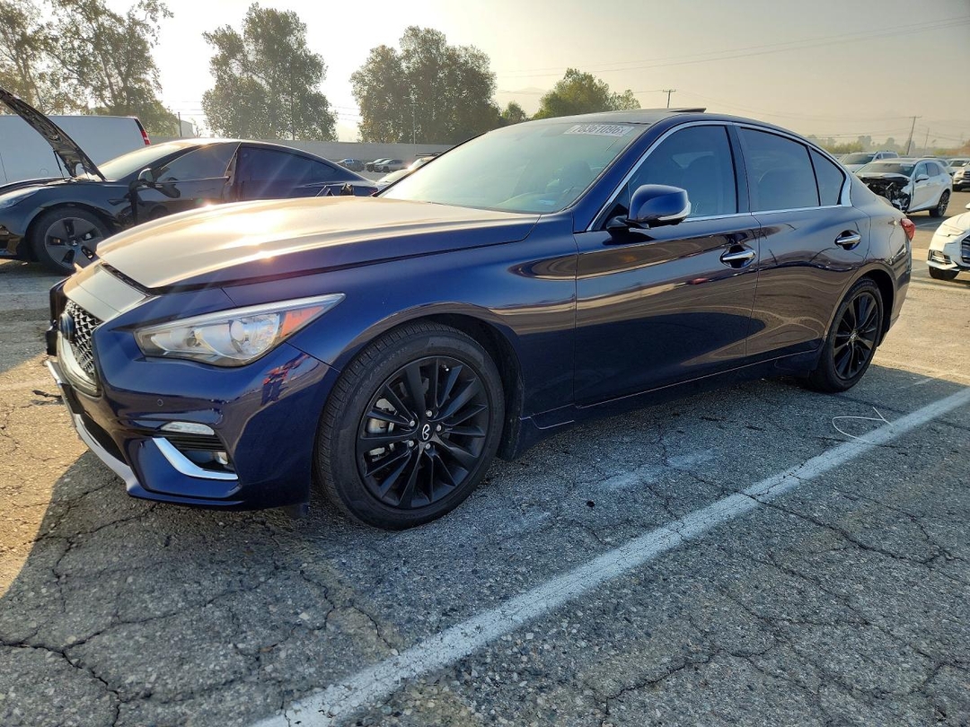 Vue de 2022 INFINITI Q50 LUXE, angle 1