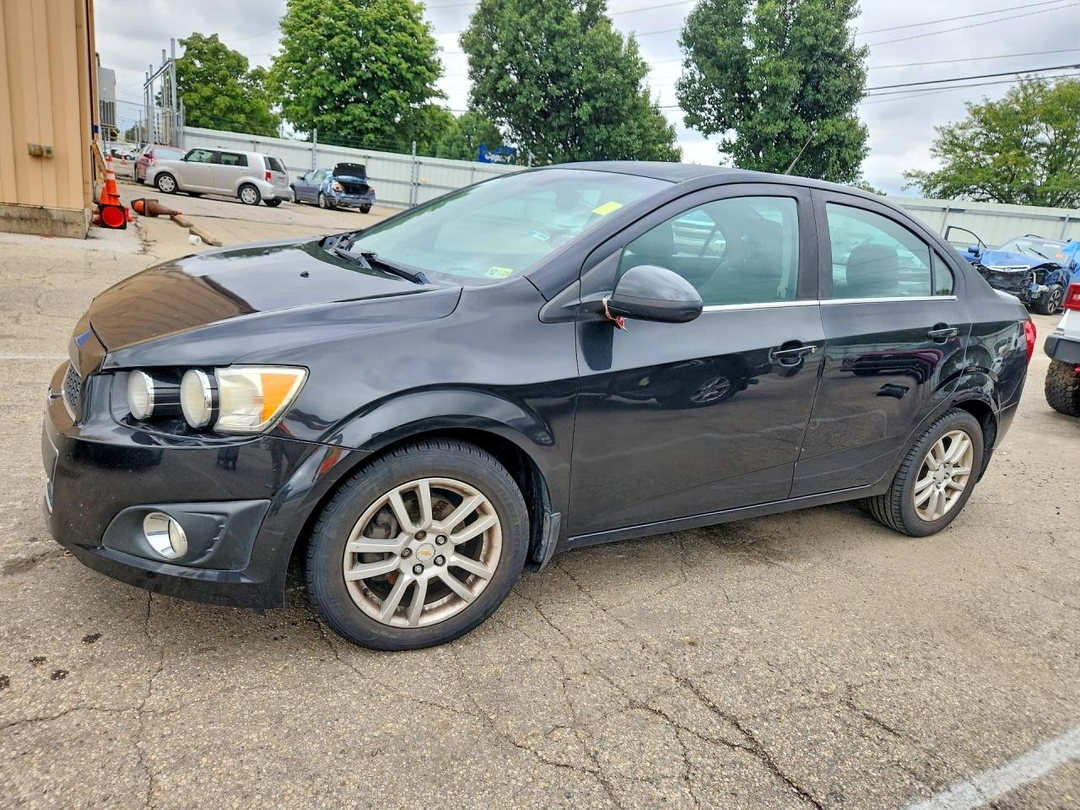 منظر 2013 CHEVROLET SONIC LT، زاوية 1