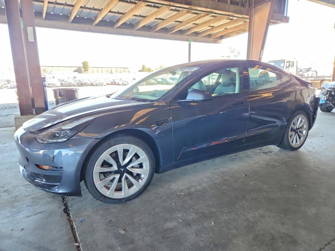 Vue de 2022 TESLA MODEL 3, angle 1