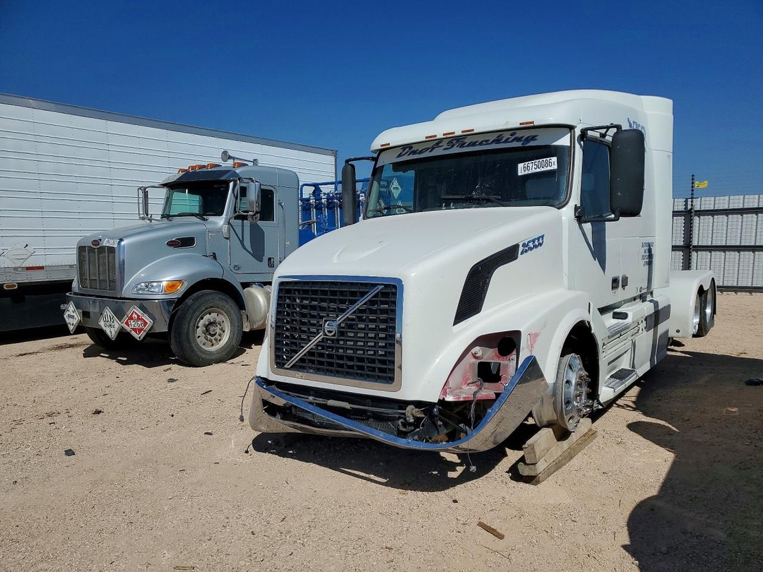 Vista de 2005 VOLVO VN VNL, ángulo 1