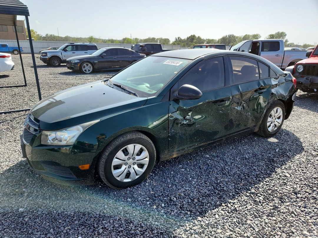 Вид 2014 CHEVROLET CRUZE LS, угол 1