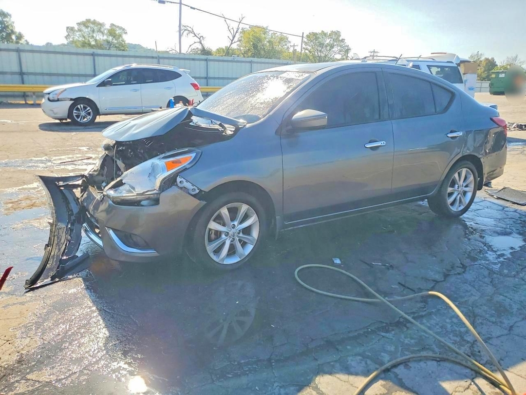 Vue de 2016 NISSAN VERSA 1.6 SL, angle 1