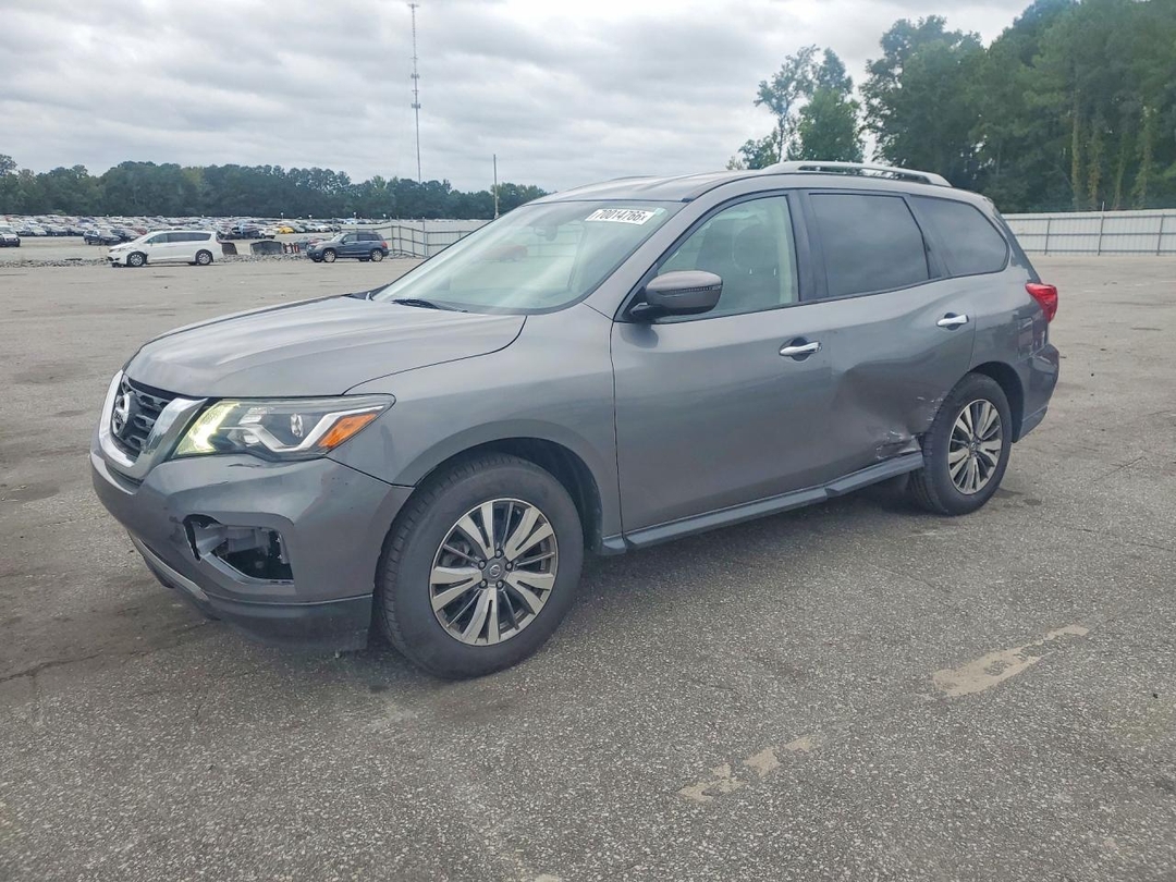 Vue de 2020 NISSAN PATHFINDER SV, angle 1