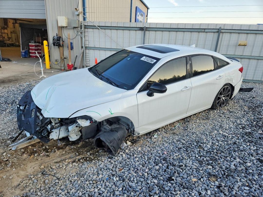 Vue de 2019 TOYOTA AVALON XSE, angle 1