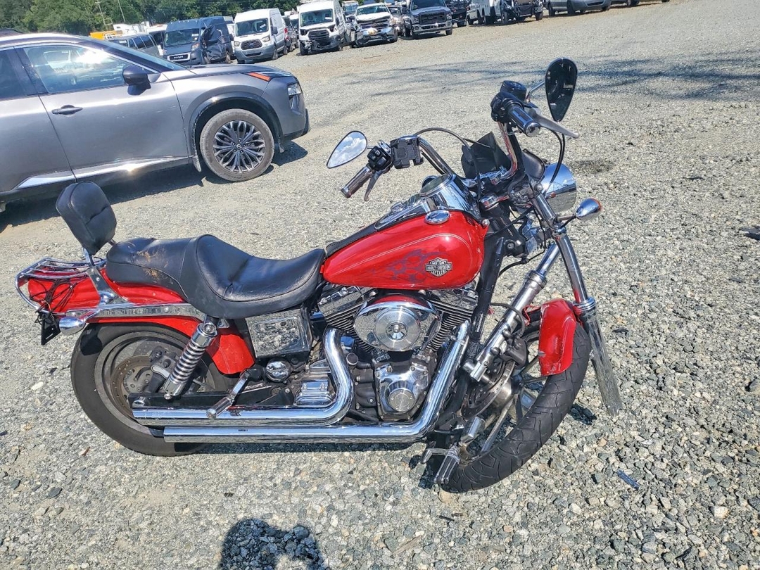 منظر 2004 HARLEY-DAVIDSON FXDWG، زاوية 1