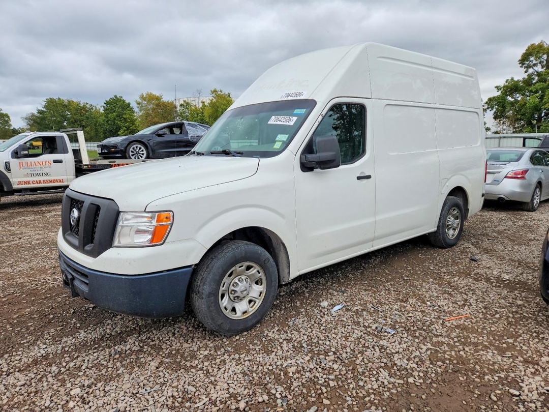 Вид 2019 NISSAN NV 2500 HD SV, угол 1