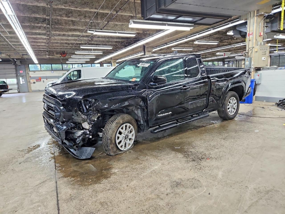 منظر 2025 TOYOTA TACOMA SR5، زاوية 1