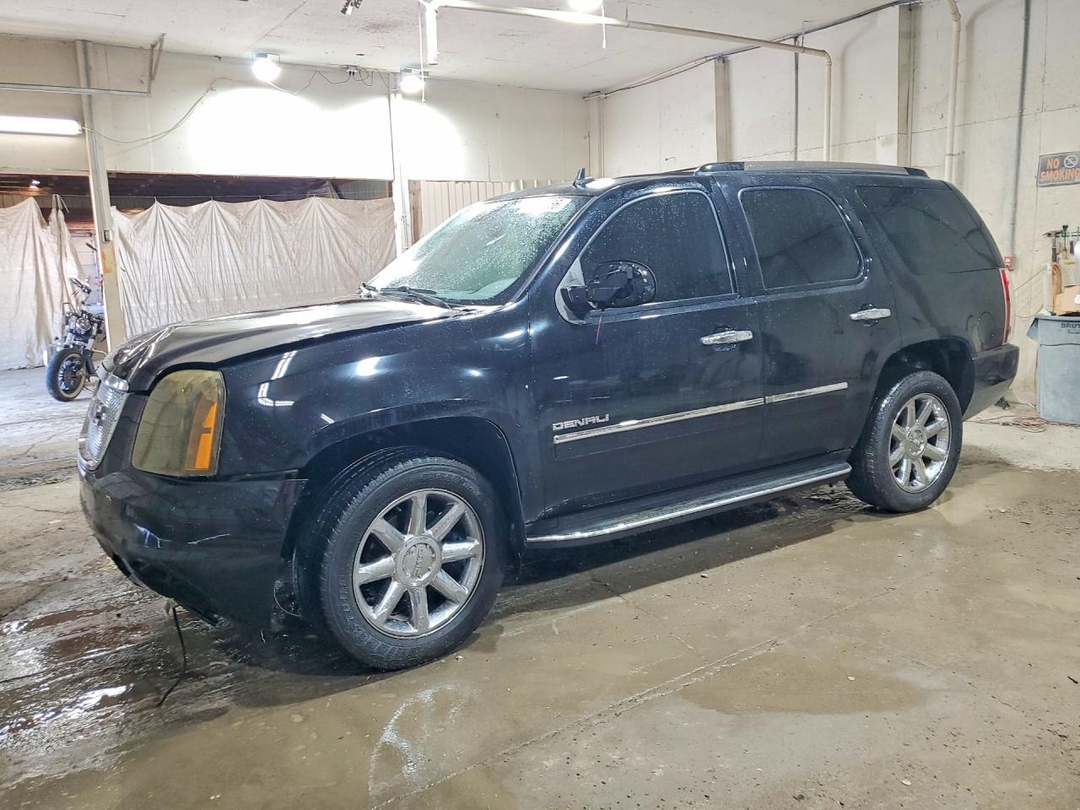 منظر 2011 GMC YUKON DENALI، زاوية 1