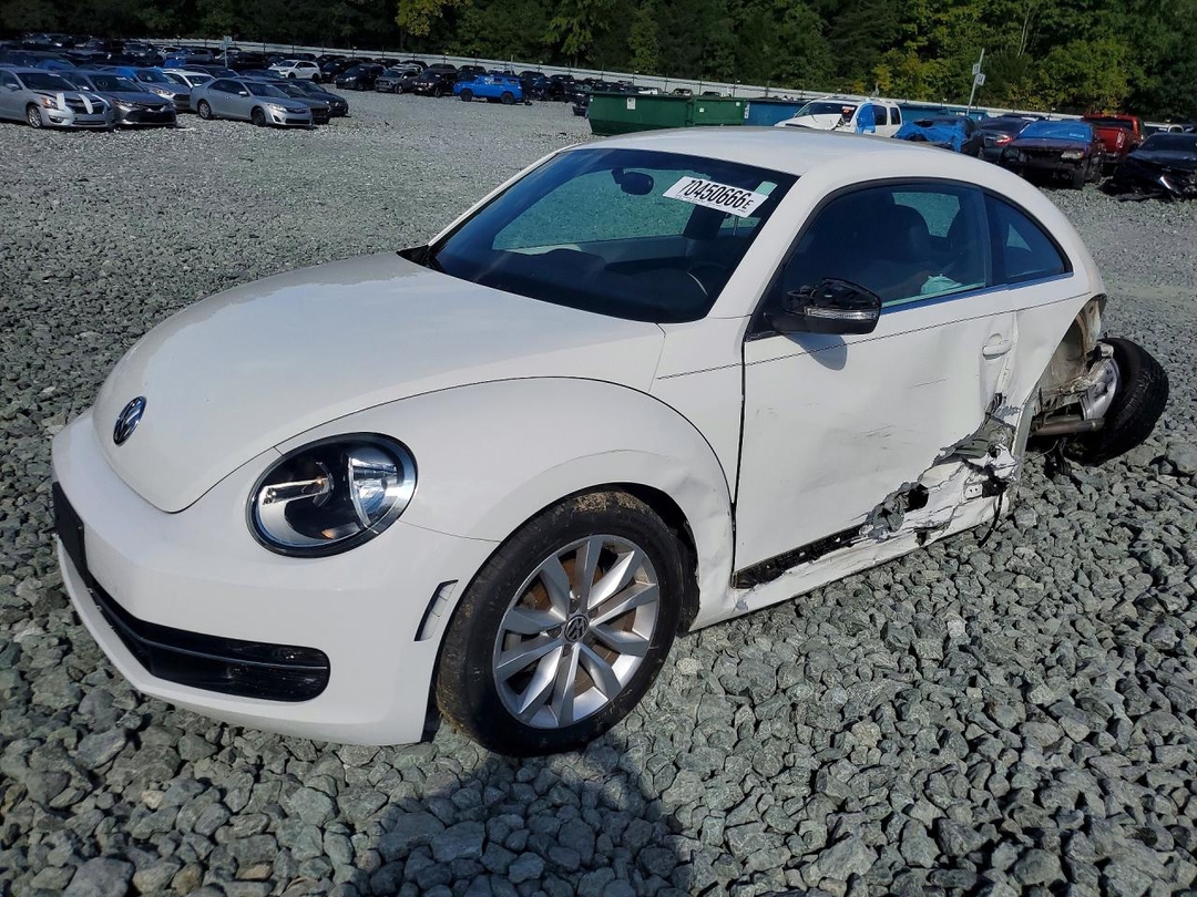 Vue de 2013 VOLKSWAGEN BEETLE, angle 1